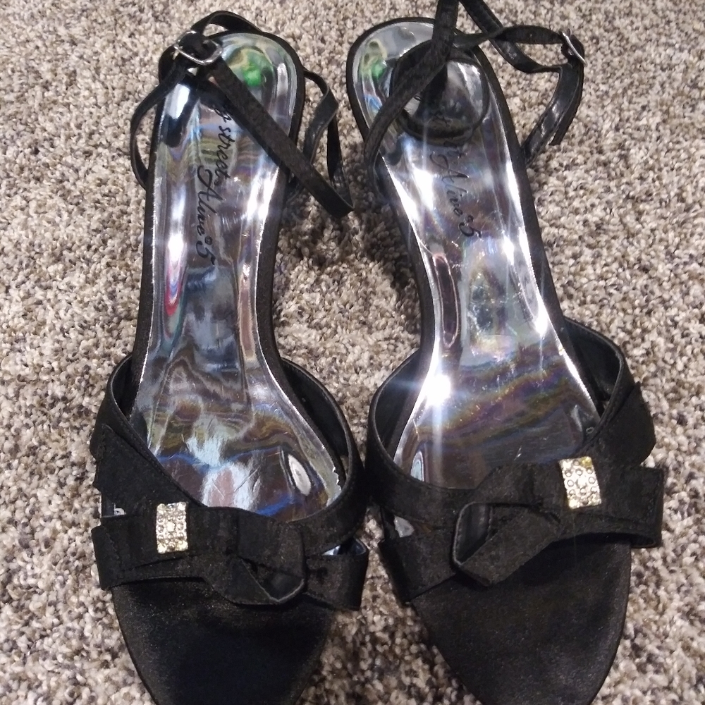 Easy Street Alive @ 5 Sandal Heels 9W
